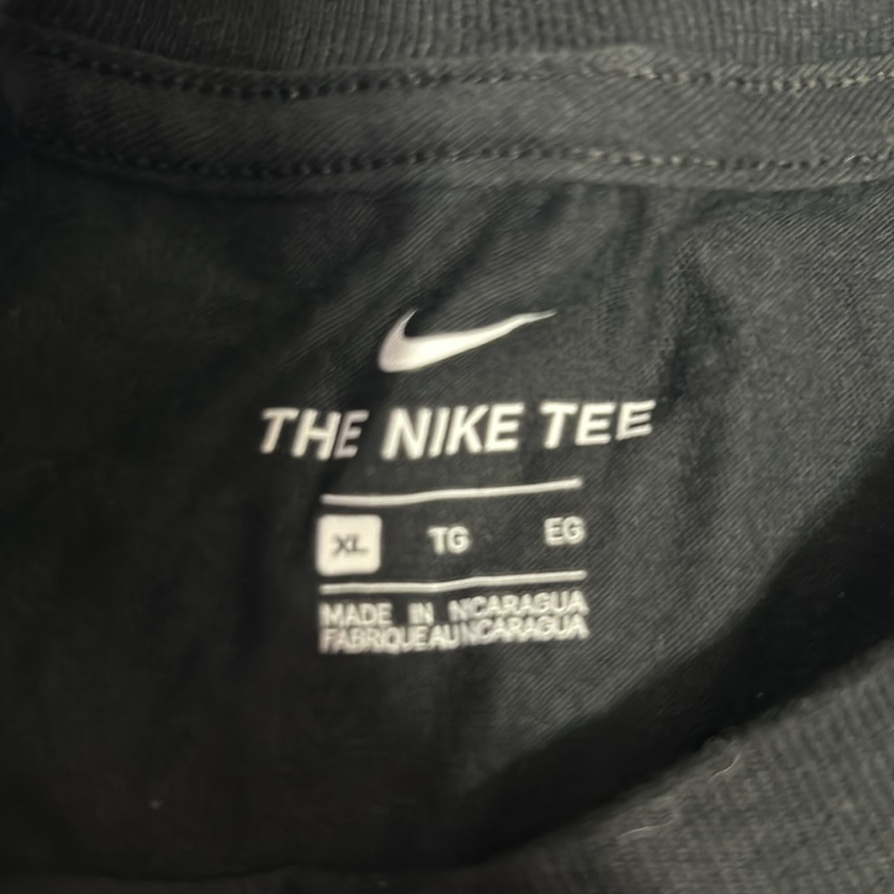 Nike girls shorts sleeve shirt - Picture 3 of 3